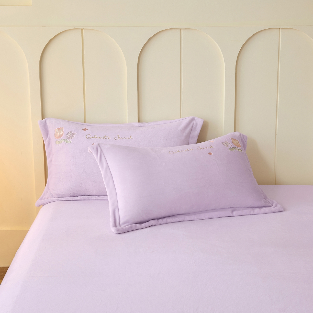 91家纺网 家纺一手货源 找家纺 卡初家居（原微来） 2025新款秋冬亲肤牛奶绒绣花四件套-多喜系列 多喜-浅紫