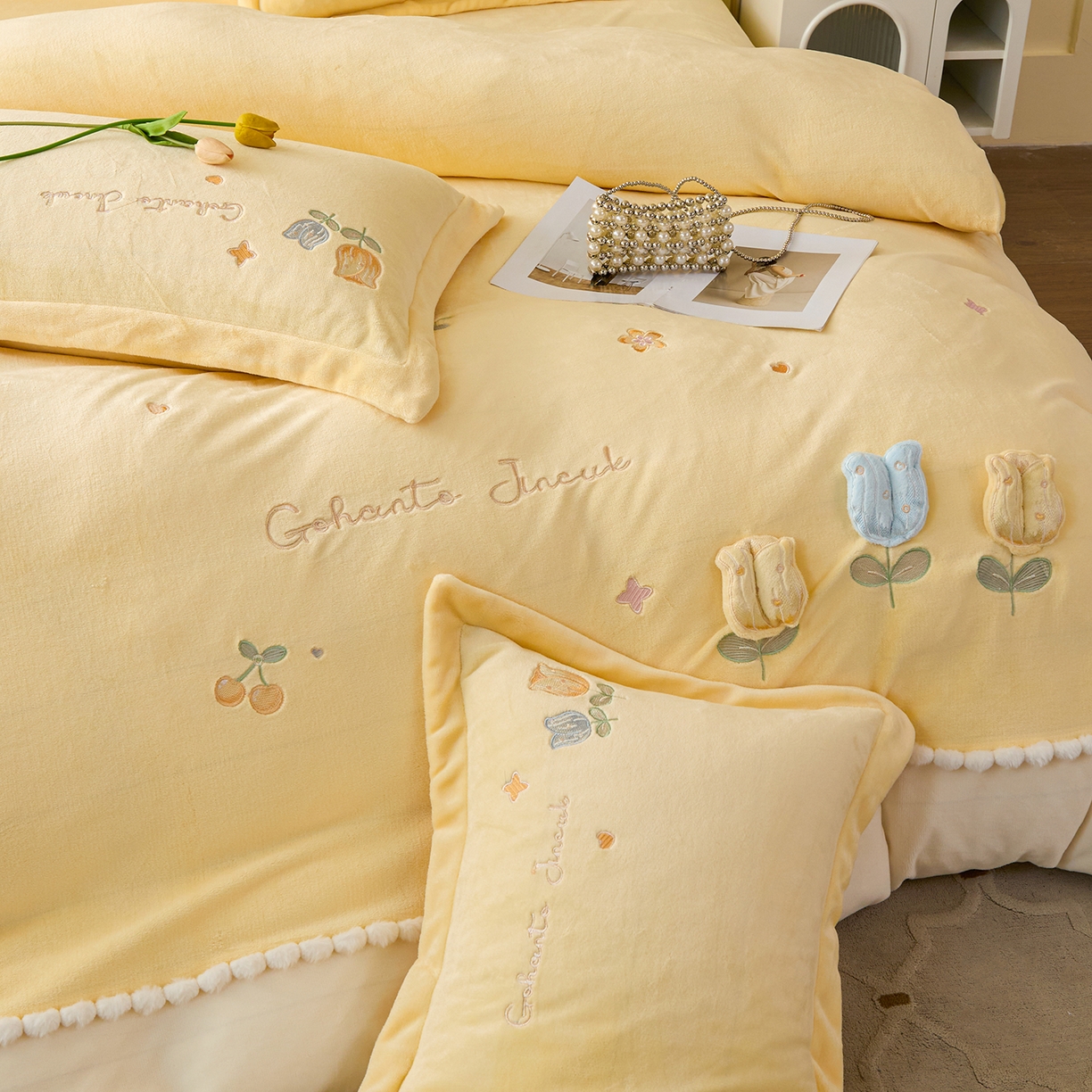 91家纺网 家纺一手货源 找家纺 卡初家居（原微来） 2025新款秋冬亲肤牛奶绒绣花四件套-多喜系列 多喜-米黄