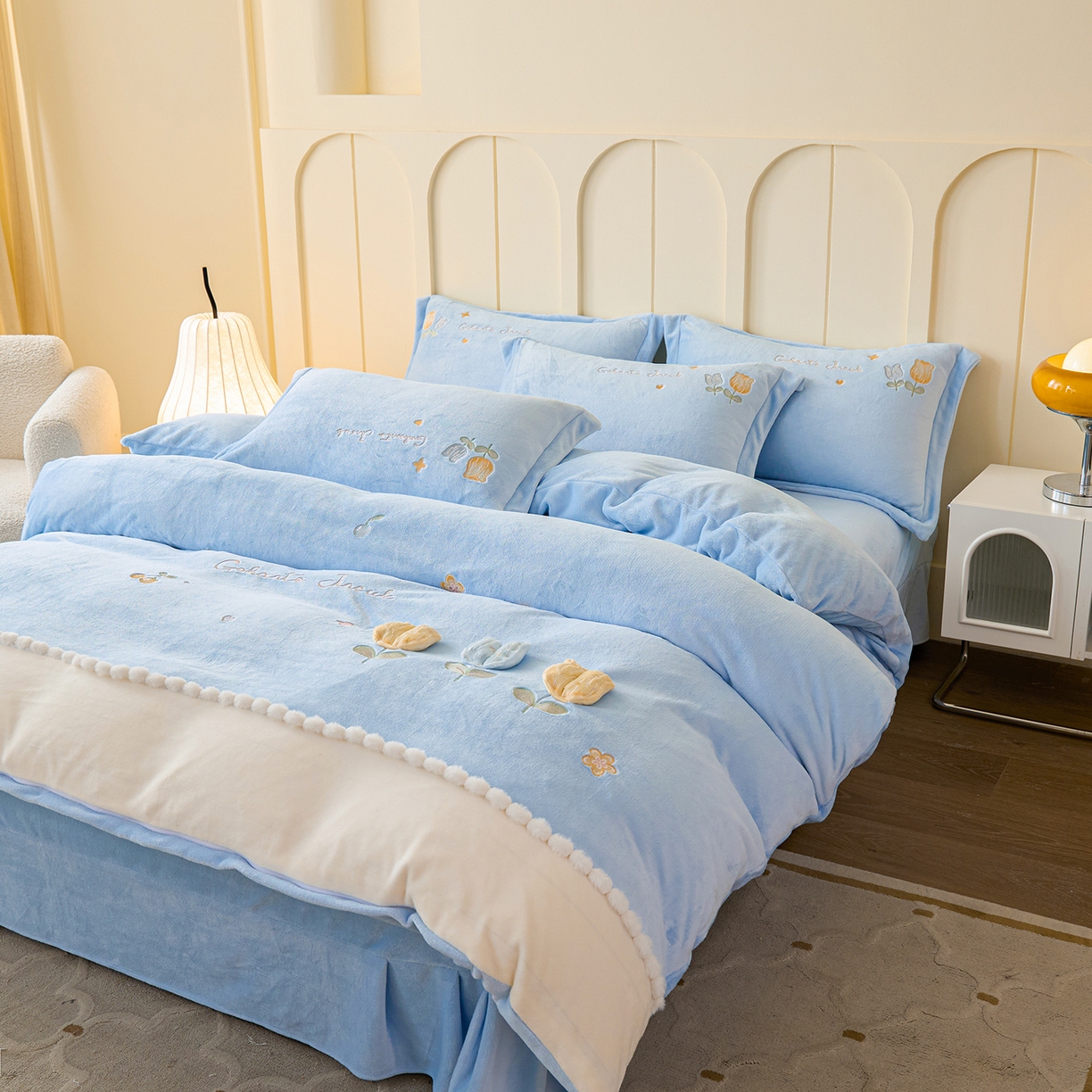 91家纺网 家纺一手货源 找家纺 卡初家居（原微来） 2025新款秋冬亲肤牛奶绒绣花四件套-多喜系列 多喜-天蓝