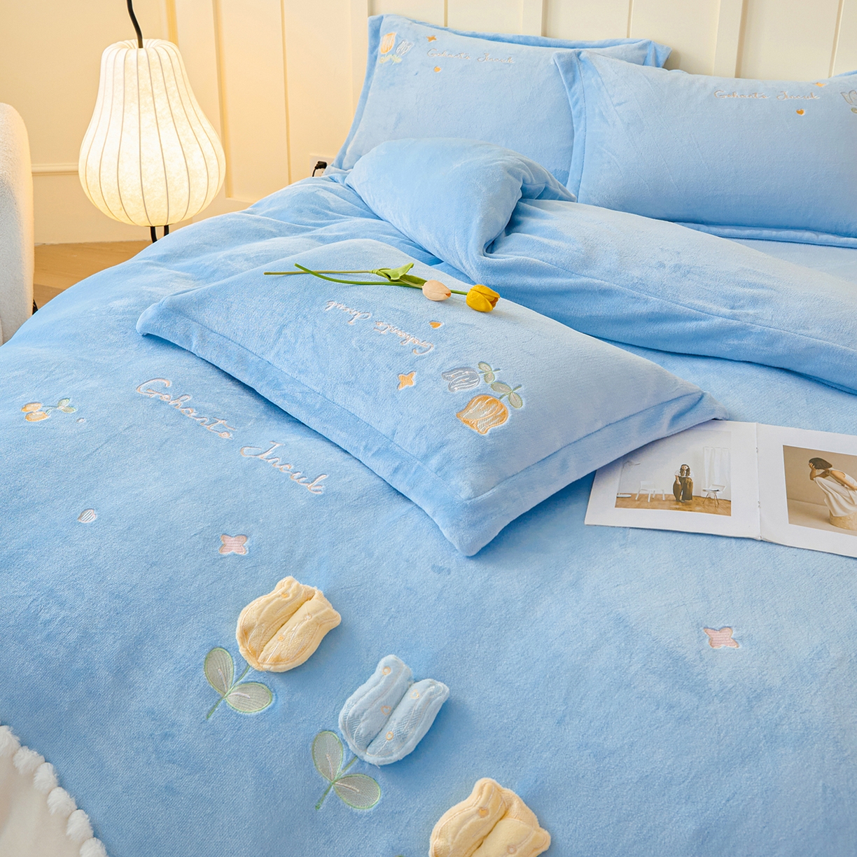 91家纺网 家纺一手货源 找家纺 卡初家居（原微来） 2025新款秋冬亲肤牛奶绒绣花四件套-多喜系列 多喜-天蓝