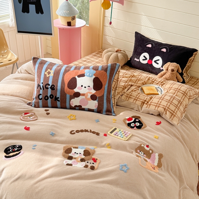 91家纺网 家纺一手货源 找家纺 眠屿家纺 2025新款加厚牛奶绒毛巾绣四件套 面包狗