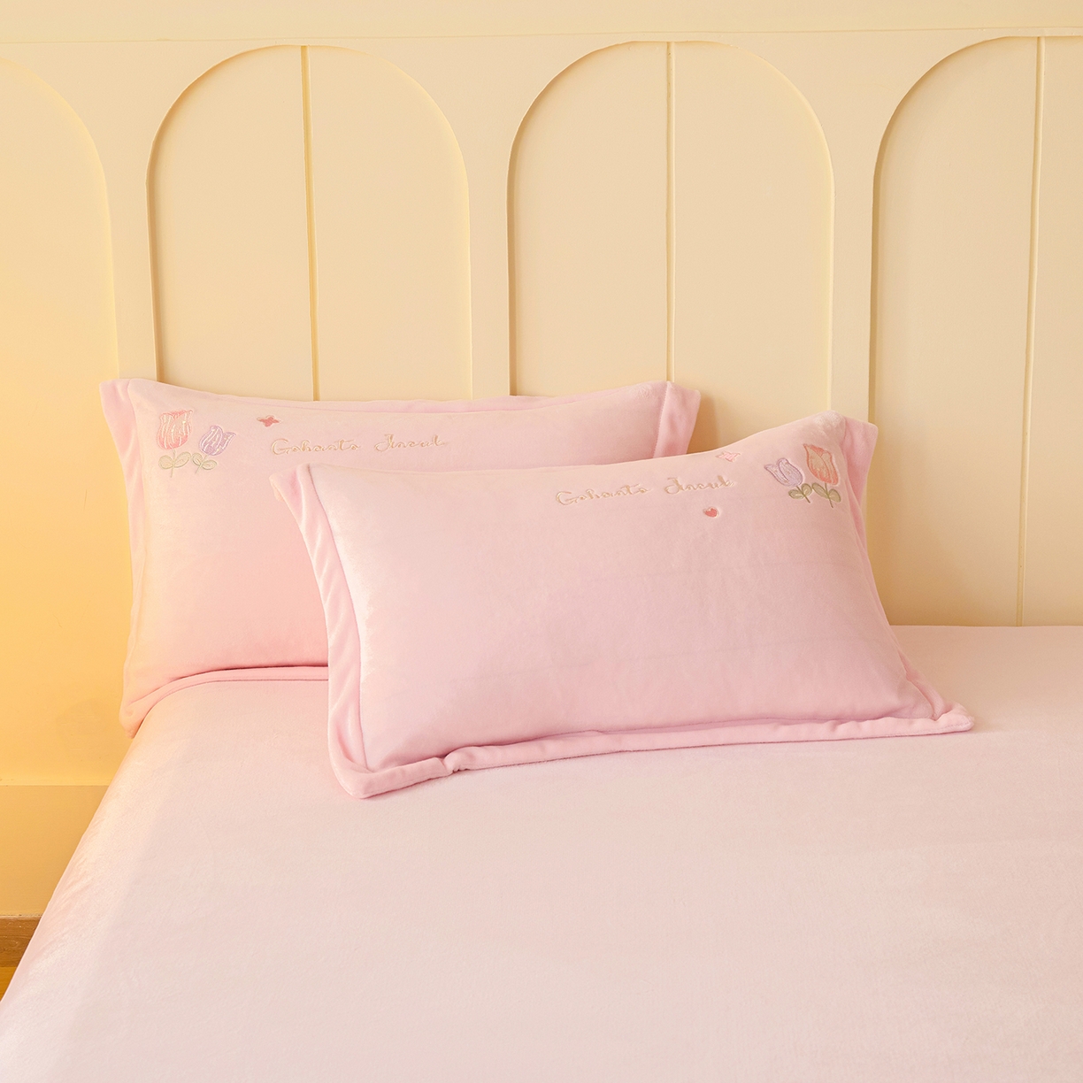 91家纺网 家纺一手货源 找家纺 卡初家居（原微来） 2025新款秋冬亲肤牛奶绒绣花四件套-多喜系列 多喜-桃粉