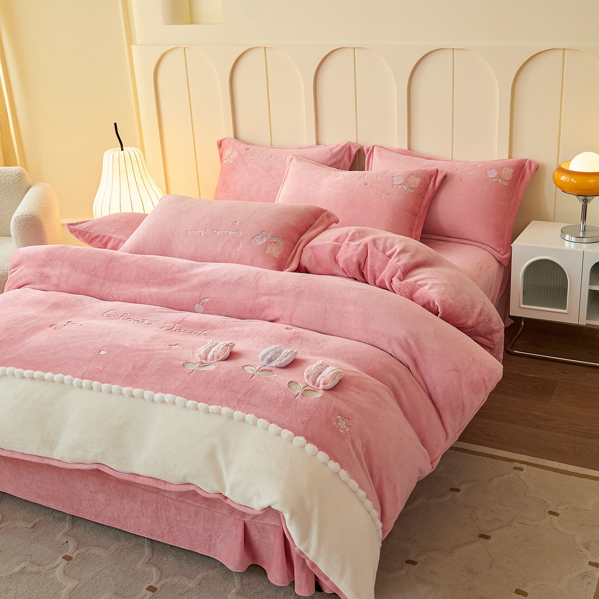 91家纺网 家纺一手货源 找家纺 卡初家居（原微来） 2025新款秋冬亲肤牛奶绒绣花四件套-多喜系列 多喜-豆沙