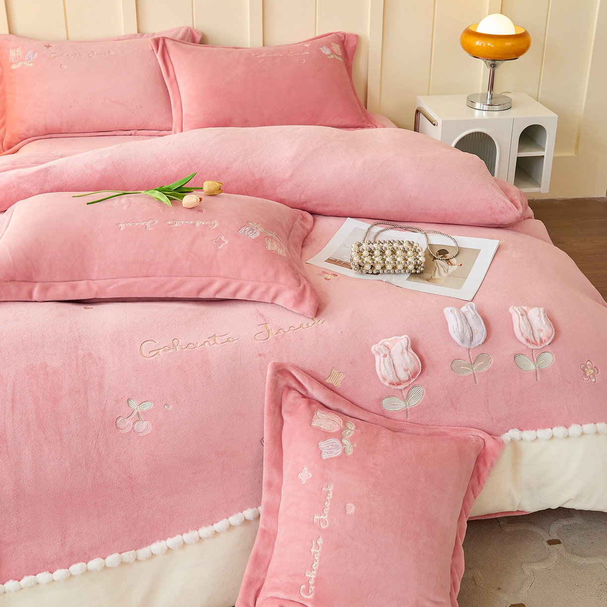 91家纺网 家纺一手货源 找家纺 卡初家居（原微来） 2025新款秋冬亲肤牛奶绒绣花四件套-多喜系列 多喜-豆沙