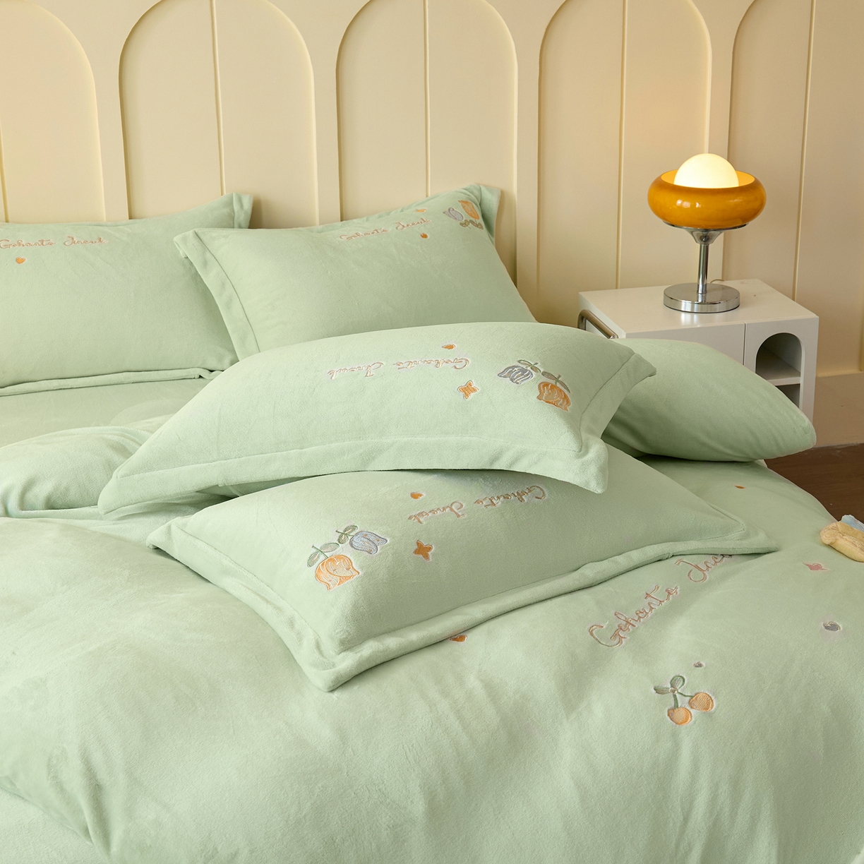 91家纺网 家纺一手货源 找家纺 卡初家居（原微来） 2025新款秋冬亲肤牛奶绒绣花四件套-多喜系列 多喜-果绿