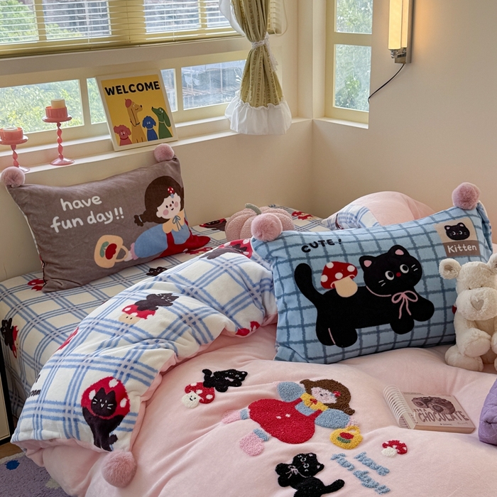 91家纺网 家纺一手货源 找家纺 眠屿家纺 2025新款加厚牛奶绒毛巾绣四件套-绒球款 黑猫蘑菇