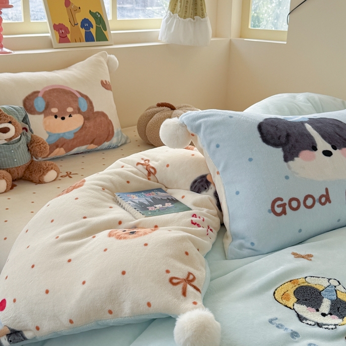 91家纺网 家纺一手货源 找家纺 眠屿家纺 2025新款加厚牛奶绒毛巾绣四件套-绒球款 芝士汪汪队