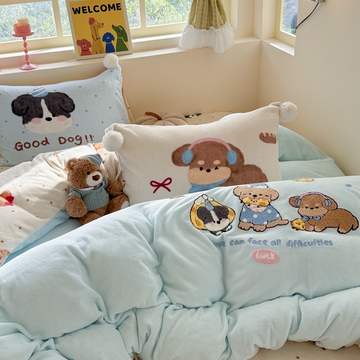 91家纺网 家纺一手货源 找家纺 眠屿家纺 2025新款加厚牛奶绒毛巾绣四件套-绒球款 芝士汪汪队