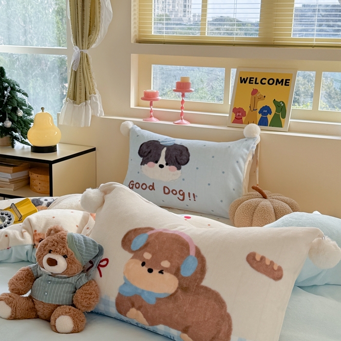 91家纺网 家纺一手货源 找家纺 眠屿家纺 2025新款加厚牛奶绒毛巾绣四件套-绒球款 芝士汪汪队