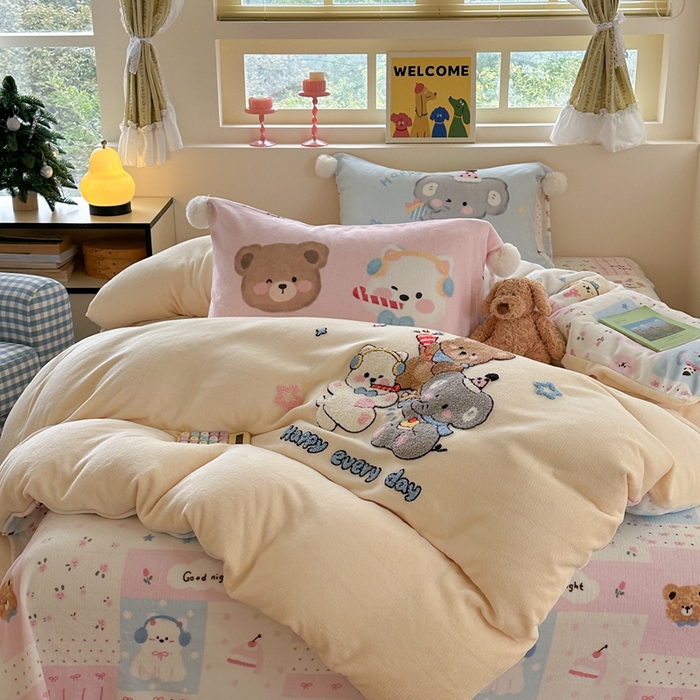 91家纺网 家纺一手货源 找家纺 眠屿家纺 2025新款加厚牛奶绒毛巾绣四件套-绒球款 聚会动物