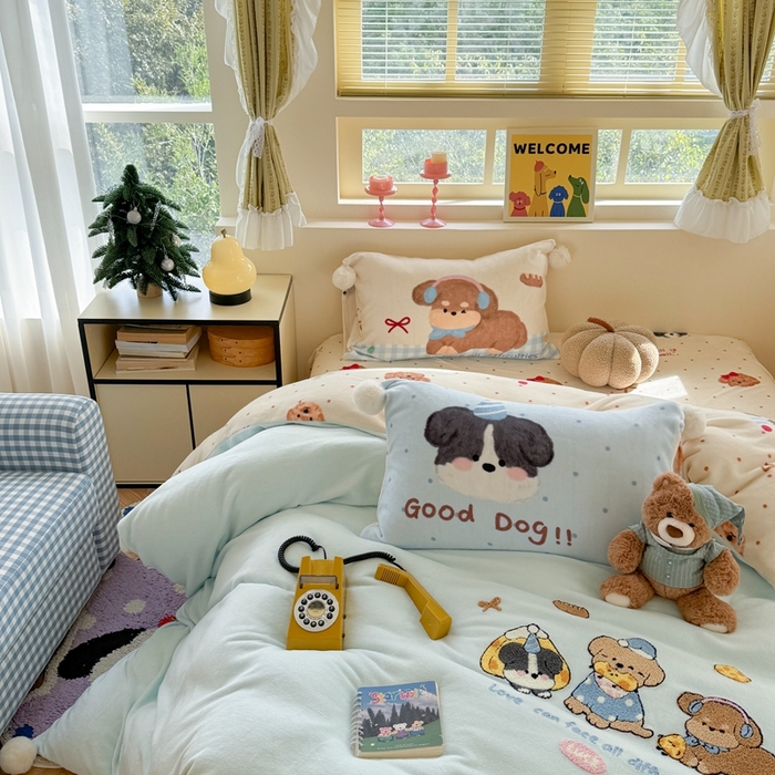 91家纺网 家纺一手货源 找家纺 眠屿家纺 2025新款加厚牛奶绒毛巾绣四件套-绒球款 芝士汪汪队