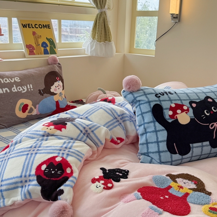 91家纺网 家纺一手货源 找家纺 眠屿家纺 2025新款加厚牛奶绒毛巾绣四件套-绒球款 黑猫蘑菇