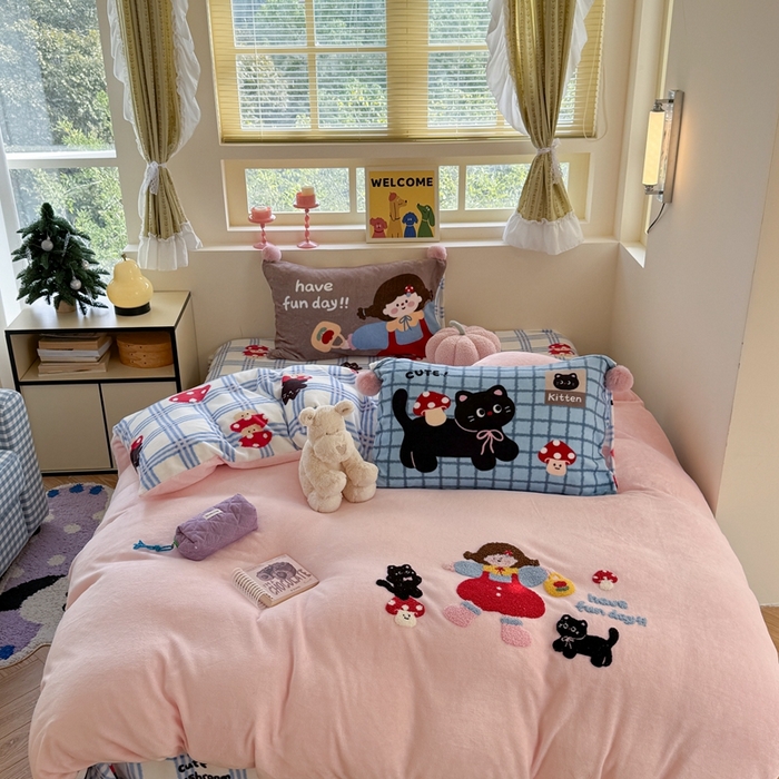 眠屿家纺 2025新款加厚牛奶绒毛巾绣四件套-绒球款 黑猫蘑菇