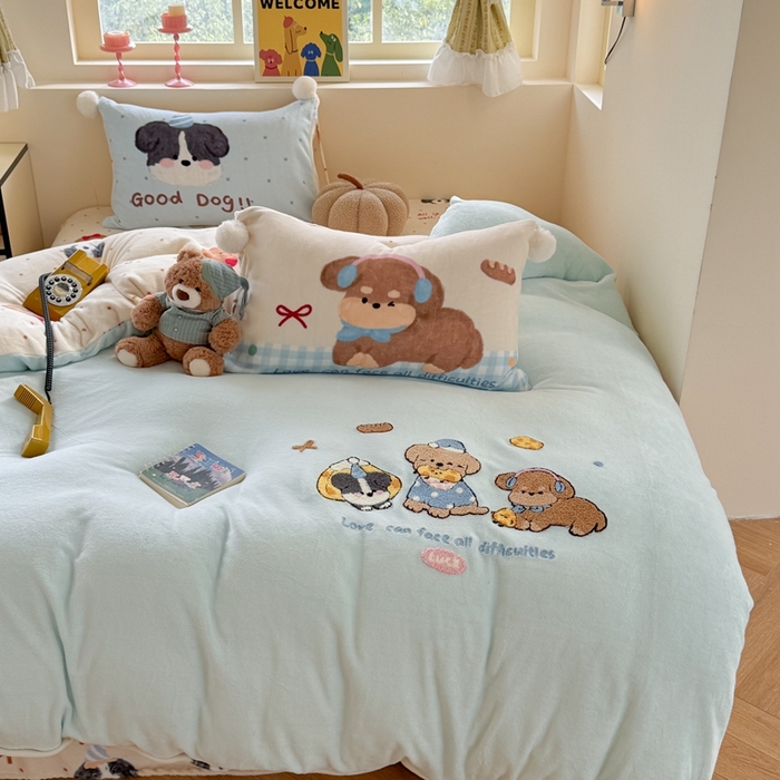 91家纺网 家纺一手货源 找家纺 眠屿家纺 2025新款加厚牛奶绒毛巾绣四件套-绒球款 芝士汪汪队