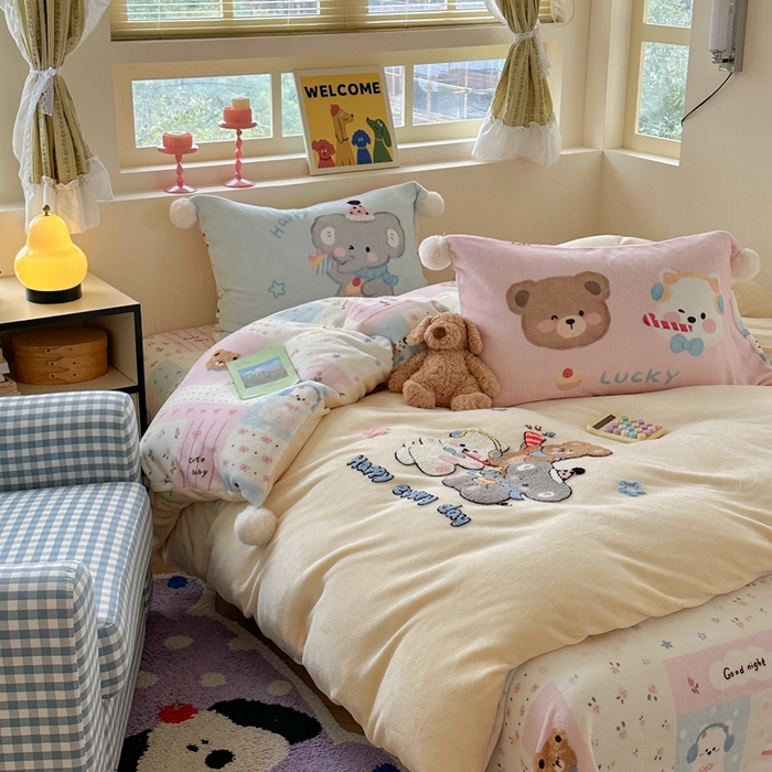 91家纺网 家纺一手货源 找家纺 眠屿家纺 2025新款加厚牛奶绒毛巾绣四件套-绒球款 聚会动物