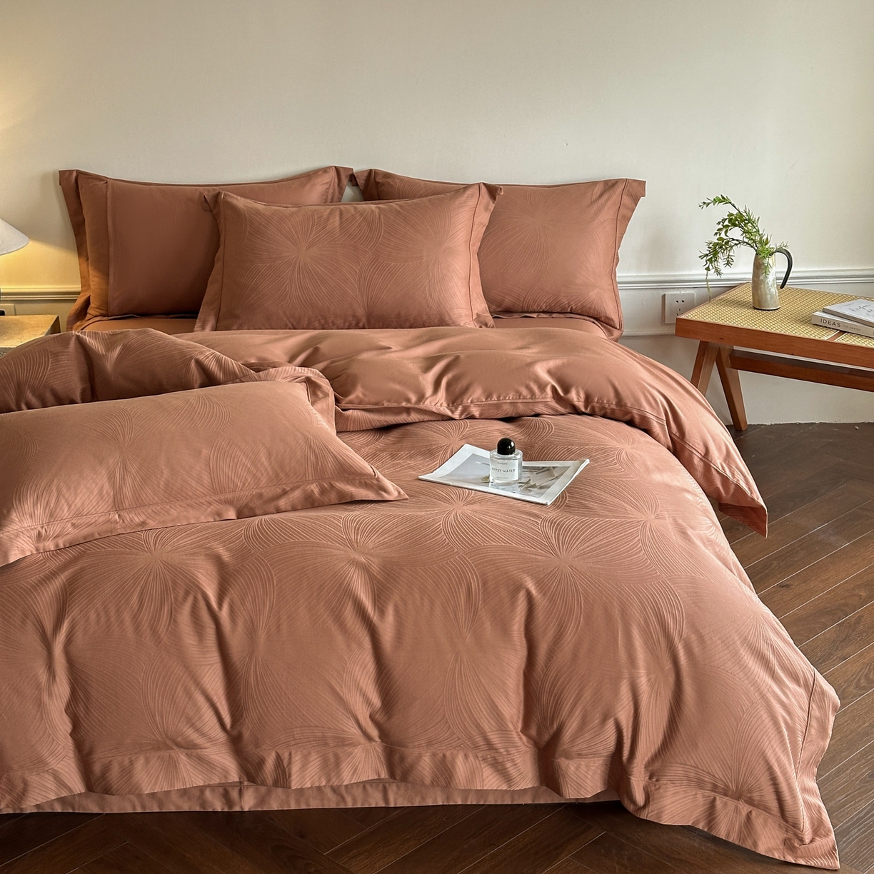 91家纺网 家纺一手货源 找家纺 禾时 2025新款全棉厚织浮雕提花埋绳工艺款四件套 烟火星辰（咖）