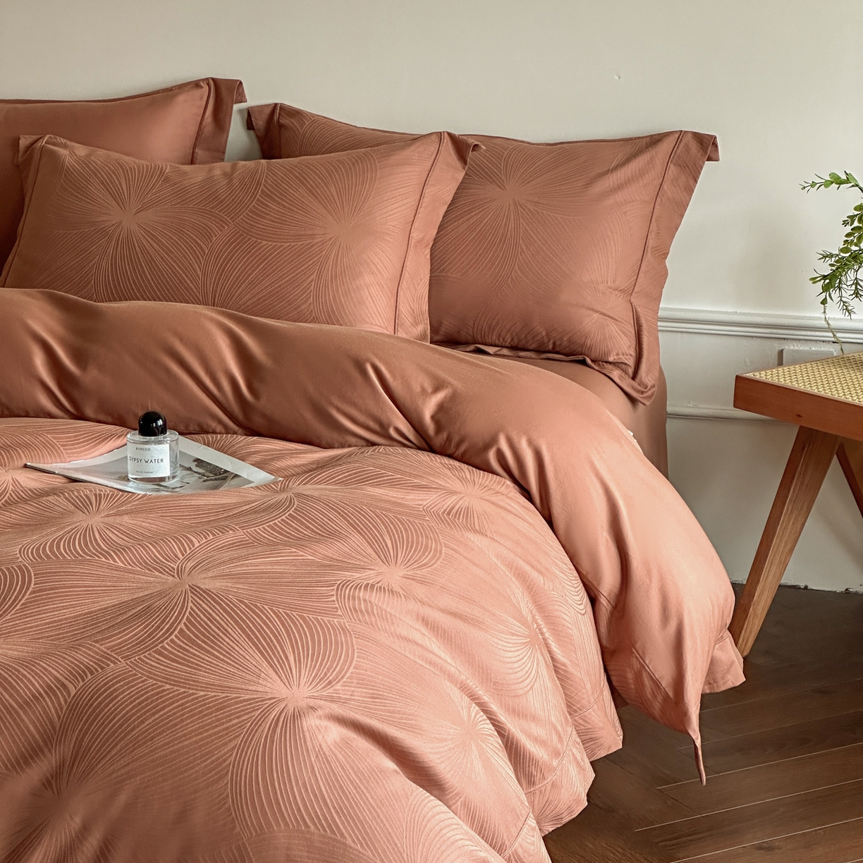 91家纺网 家纺一手货源 找家纺 禾时 2025新款全棉厚织浮雕提花埋绳工艺款四件套 烟火星辰（咖）