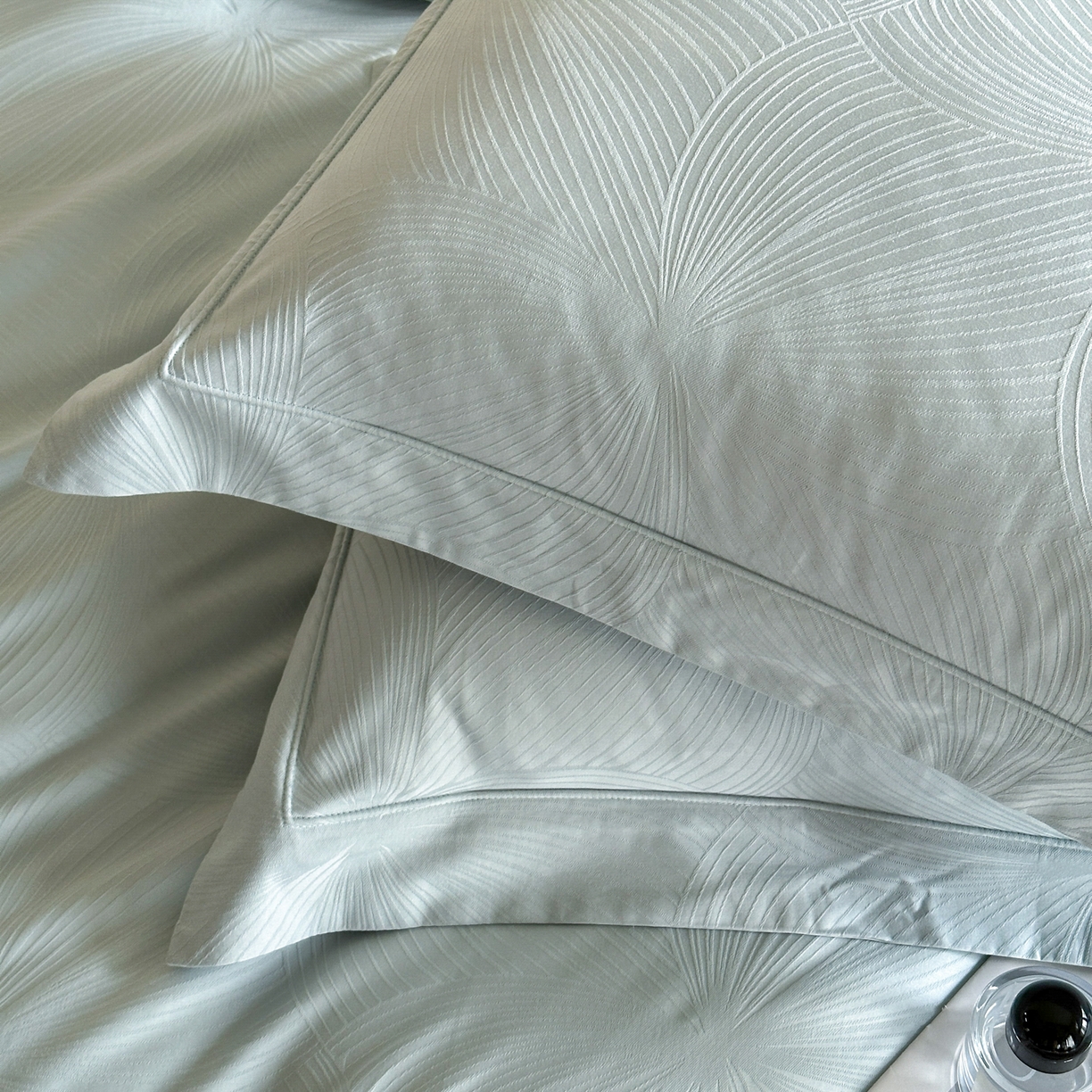 91家纺网 家纺一手货源 找家纺 禾时 2025新款全棉厚织浮雕提花埋绳工艺款四件套 烟火星辰（浅兰）