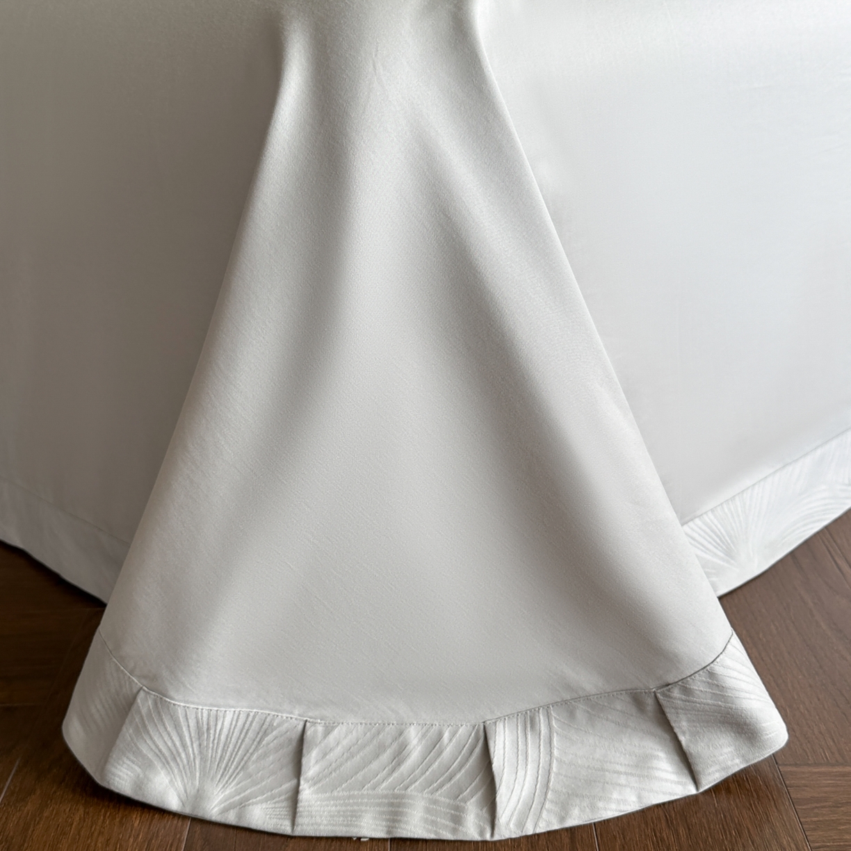 91家纺网 家纺一手货源 找家纺 禾时 2025新款全棉厚织浮雕提花埋绳工艺款四件套 烟火星辰（浅灰）