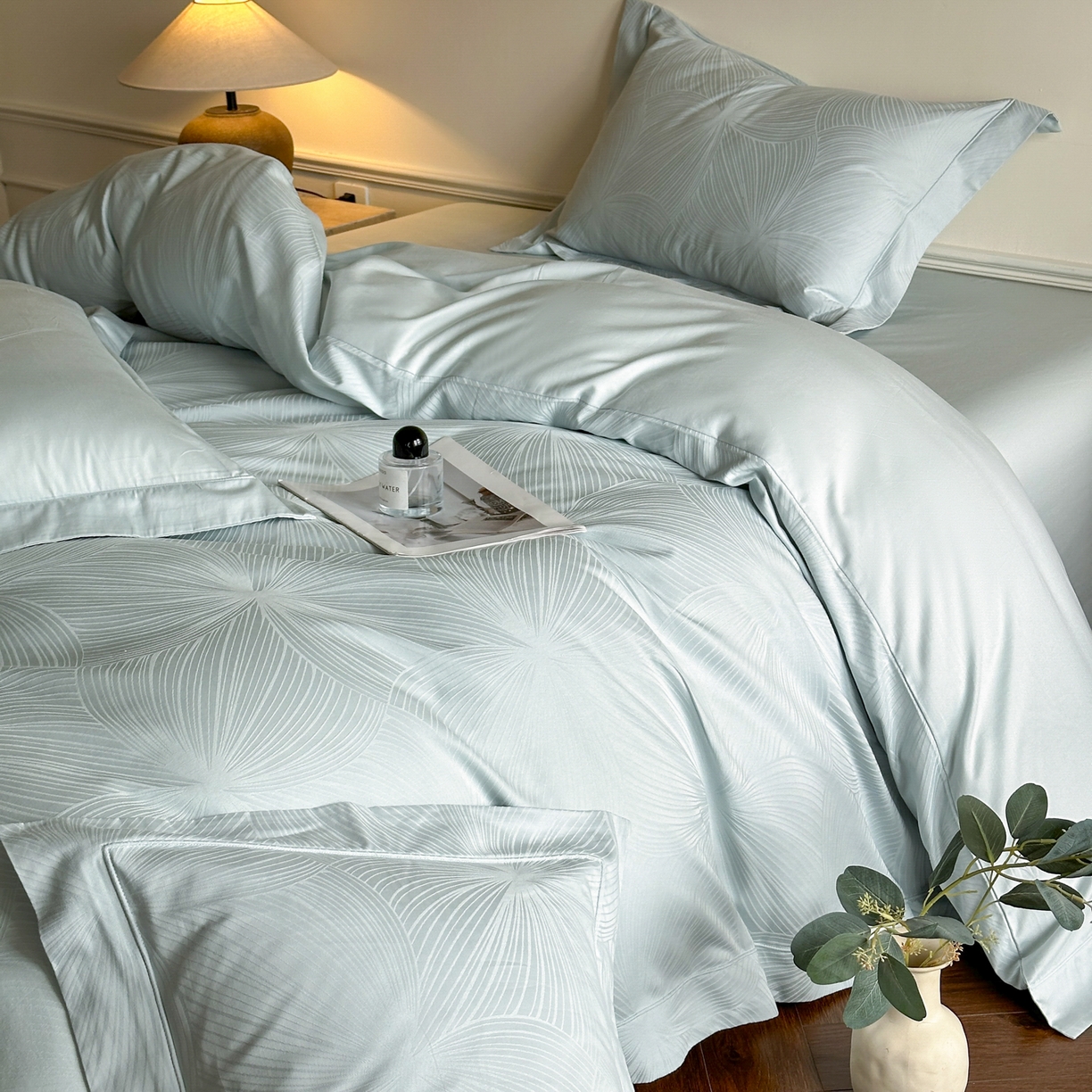 91家纺网 家纺一手货源 找家纺 禾时 2025新款全棉厚织浮雕提花埋绳工艺款四件套 烟火星辰（浅兰）