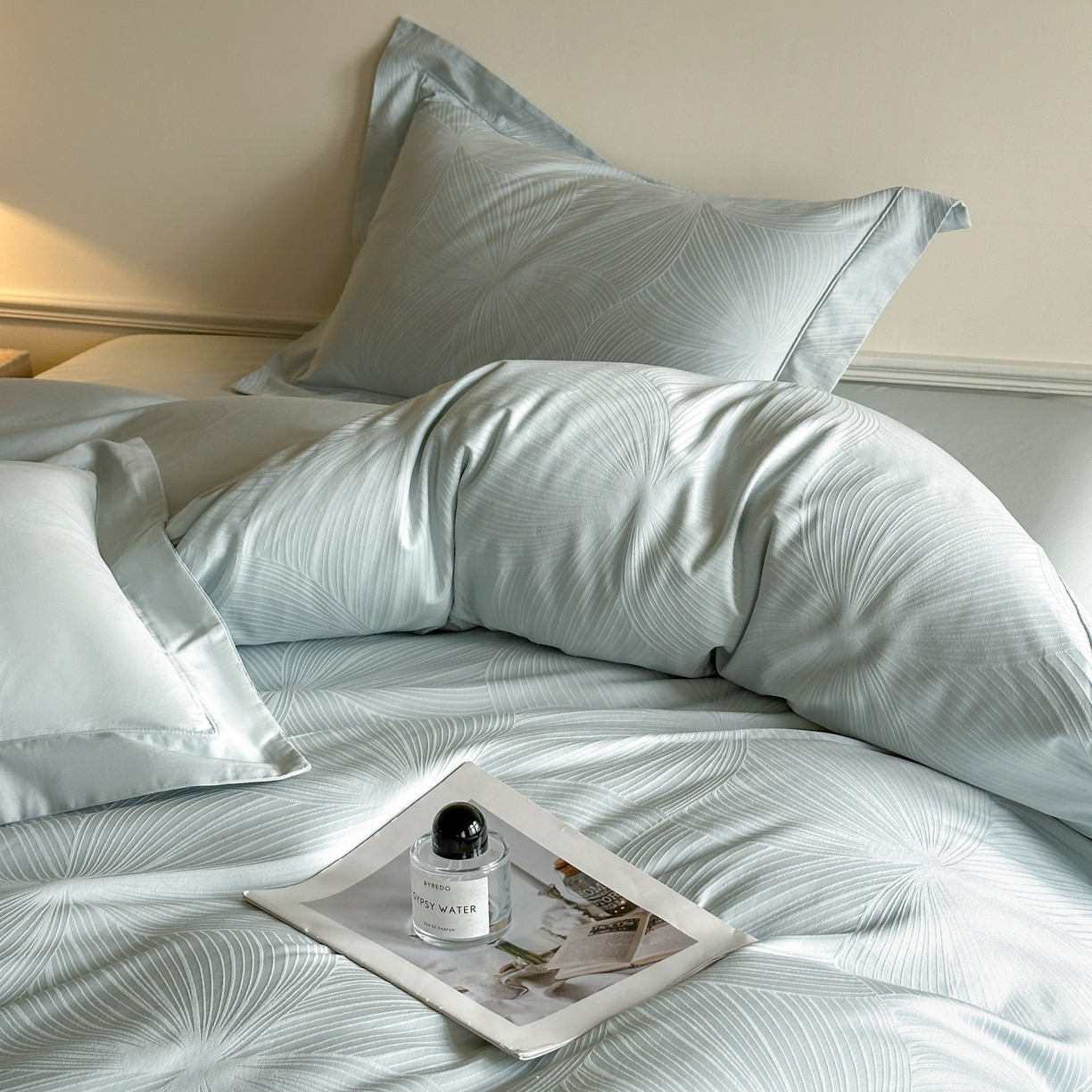 91家纺网 家纺一手货源 找家纺 禾时 2025新款全棉厚织浮雕提花埋绳工艺款四件套 烟火星辰（浅兰）