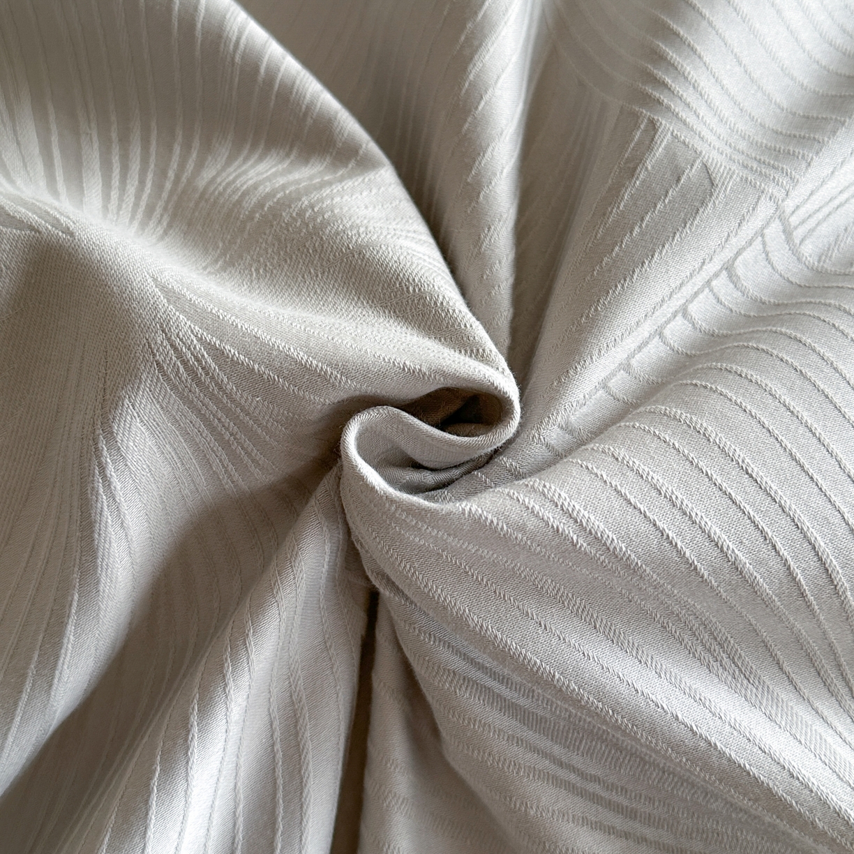 91家纺网 家纺一手货源 找家纺 禾时 2025新款全棉厚织浮雕提花埋绳工艺款四件套 烟火星辰（浅灰）