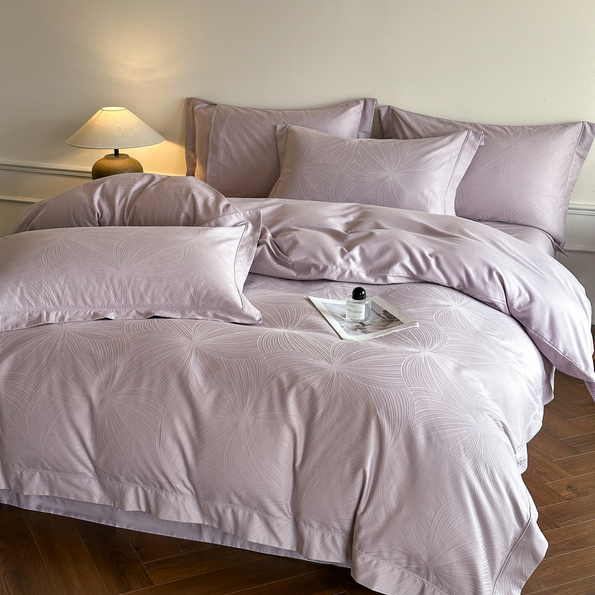 91家纺网 家纺一手货源 找家纺 禾时 2025新款全棉厚织浮雕提花埋绳工艺款四件套 烟火星辰（粉）