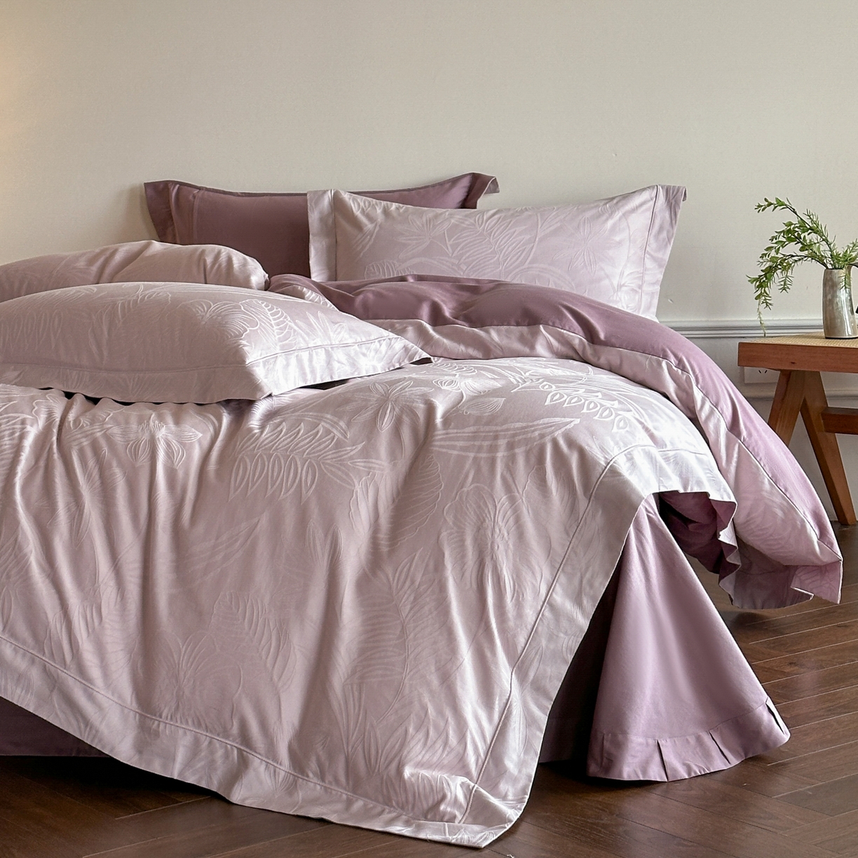 91家纺网 家纺一手货源 找家纺 禾时 2025新款全棉厚织浮雕提花埋绳工艺款四件套 陌上花开（紫）