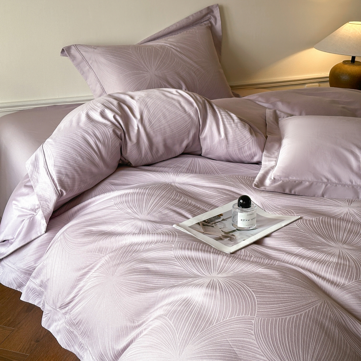 91家纺网 家纺一手货源 找家纺 禾时 2025新款全棉厚织浮雕提花埋绳工艺款四件套 烟火星辰（粉）