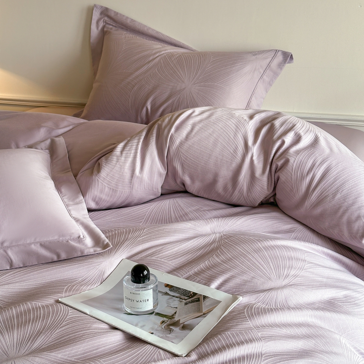 91家纺网 家纺一手货源 找家纺 禾时 2025新款全棉厚织浮雕提花埋绳工艺款四件套 烟火星辰（粉）