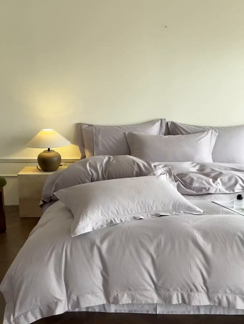 91家纺网 家纺一手货源 找家纺 禾时 2025新款全棉厚织浮雕提花埋绳工艺款四件套 烟火星辰（粉）