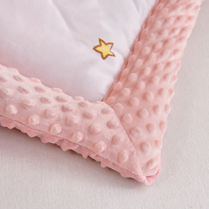 91家纺网 家纺一手货源 找家纺 乐秀家纺 2025新款A类三丽鸥针织棉豆豆被 带激光防伪吊牌 爱美KT