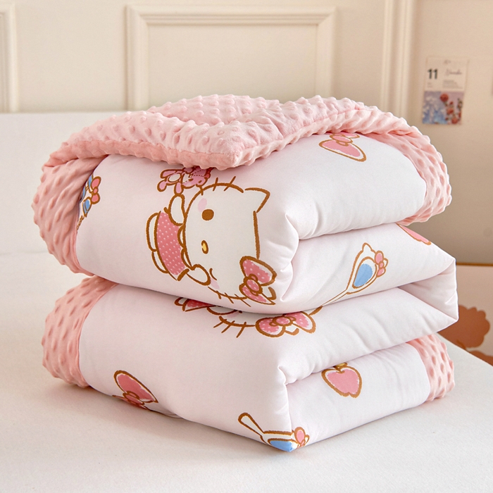 91家纺网 家纺一手货源 找家纺 乐秀家纺 2025新款A类三丽鸥针织棉豆豆被 带激光防伪吊牌 爱美KT