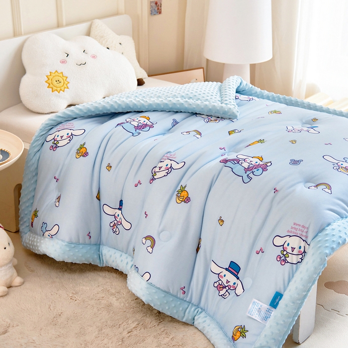 91家纺网 家纺一手货源 找家纺 乐秀家纺 2025新款A类三丽鸥针织棉豆豆被 带激光防伪吊牌 菠萝玉桂狗