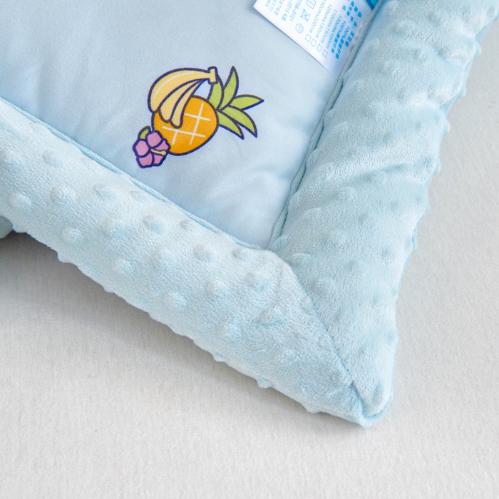 91家纺网 家纺一手货源 找家纺 乐秀家纺 2025新款A类三丽鸥针织棉豆豆被 带激光防伪吊牌 菠萝玉桂狗