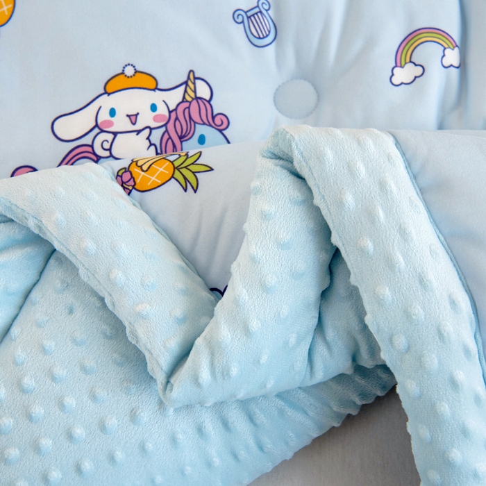 91家纺网 家纺一手货源 找家纺 乐秀家纺 2025新款A类三丽鸥针织棉豆豆被 带激光防伪吊牌 菠萝玉桂狗