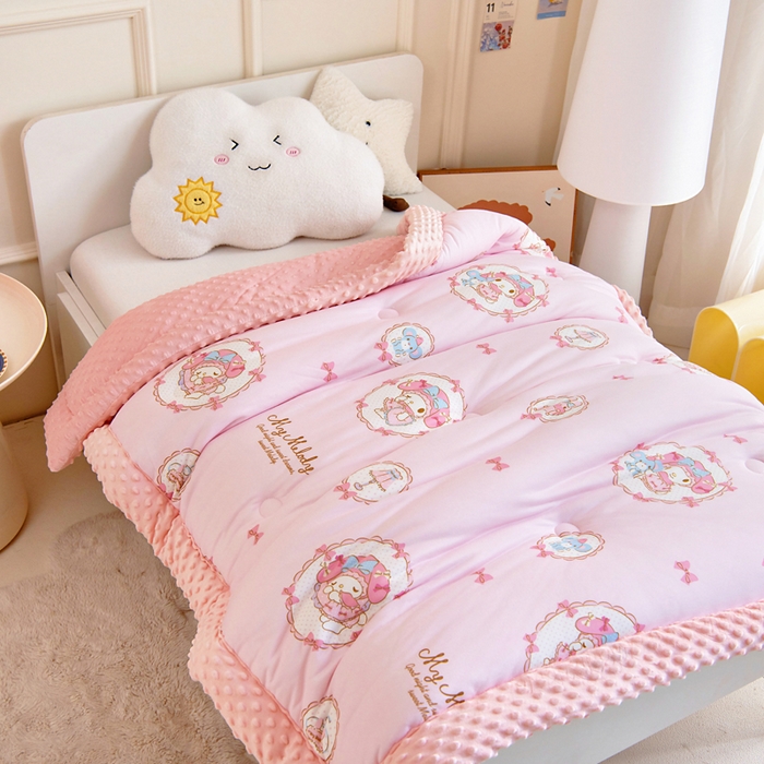 91家纺网 家纺一手货源 找家纺 乐秀家纺 2025新款A类三丽鸥针织棉豆豆被 带激光防伪吊牌 公主美乐蒂