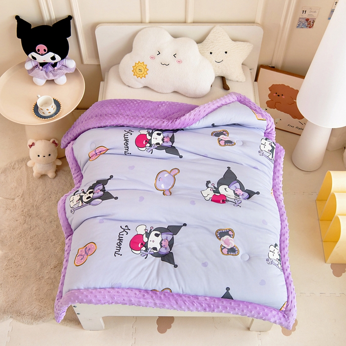 91家纺网 家纺一手货源 找家纺 乐秀家纺 2025新款A类三丽鸥针织棉豆豆被 带激光防伪吊牌 苹果库洛米