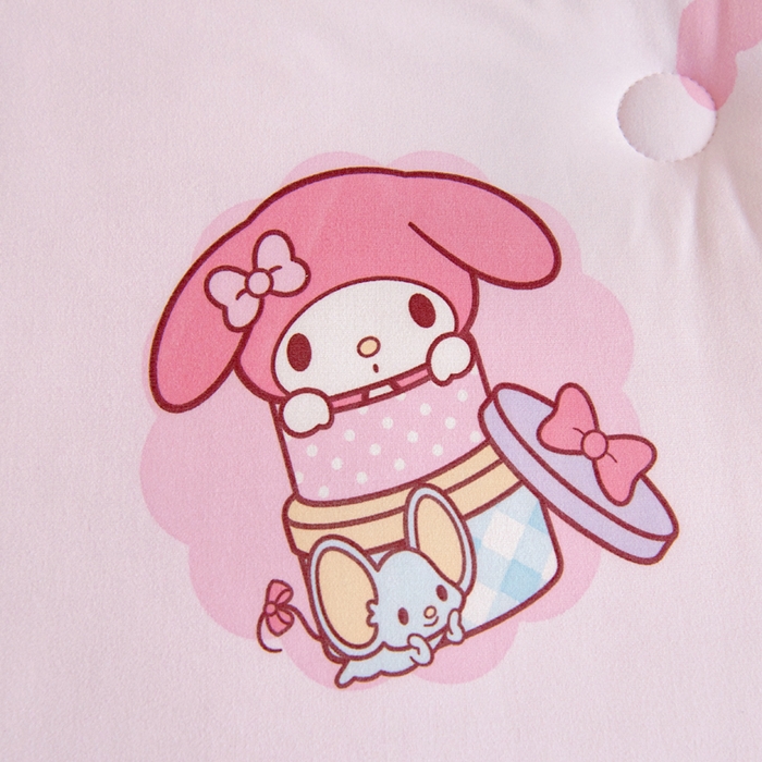 91家纺网 家纺一手货源 找家纺 乐秀家纺 2025新款A类三丽鸥针织棉豆豆被 带激光防伪吊牌 小熊美乐蒂