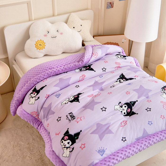 91家纺网 家纺一手货源 找家纺 乐秀家纺 2025新款A类三丽鸥针织棉豆豆被 带激光防伪吊牌 星星库洛米