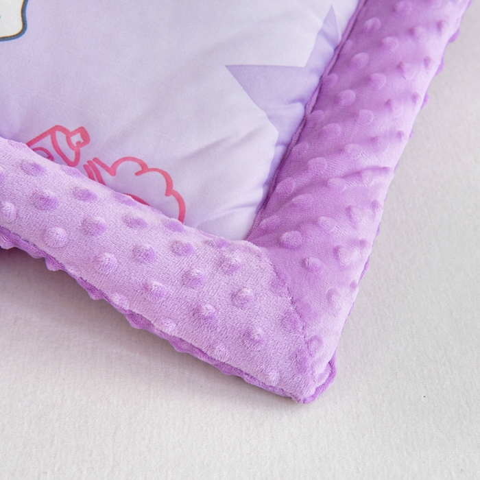 91家纺网 家纺一手货源 找家纺 乐秀家纺 2025新款A类三丽鸥针织棉豆豆被 带激光防伪吊牌 星星库洛米