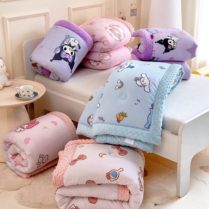 91家纺网 家纺一手货源 找家纺 乐秀家纺 2025新款A类三丽鸥针织棉豆豆被 带激光防伪吊牌 组合图