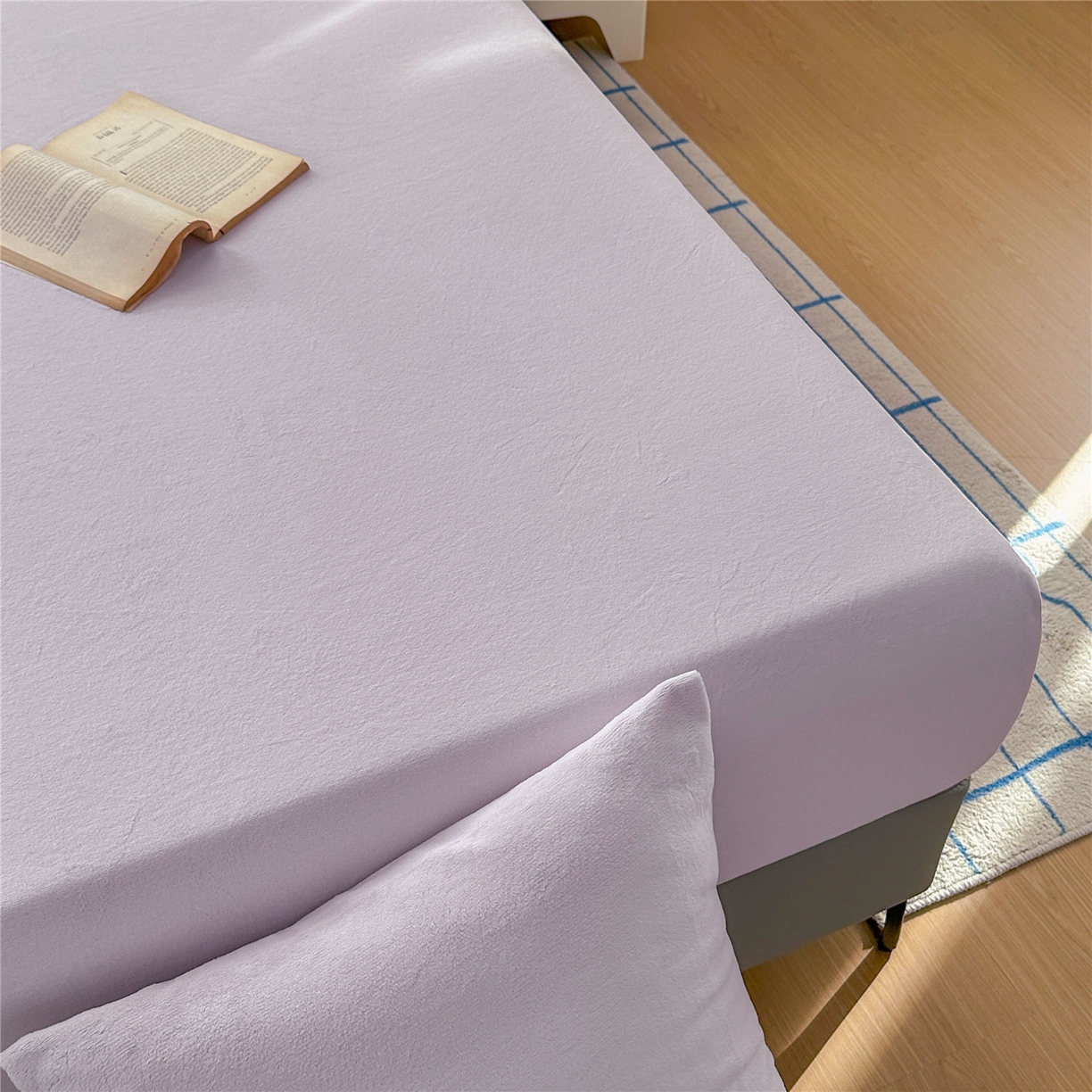 91家纺网 家纺一手货源 找家纺 佳笠家居 2025新款正宗250g全消光牛奶绒床笠 浅紫