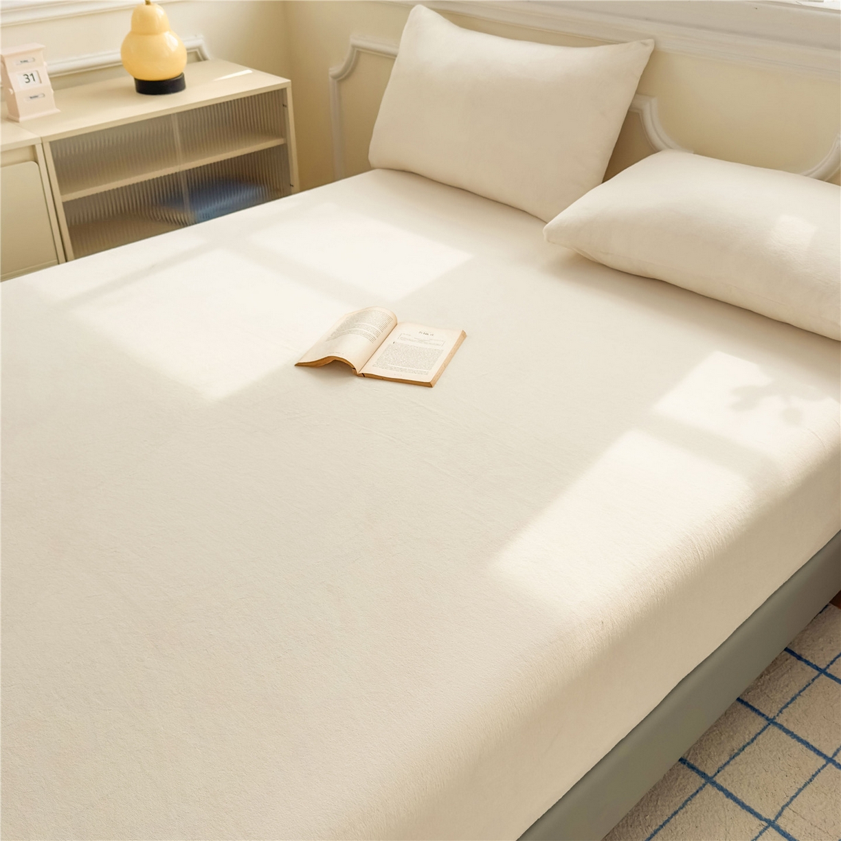 91家纺网 家纺一手货源 找家纺 佳笠家居 2025新款正宗250g全消光牛奶绒床笠 奶昔白