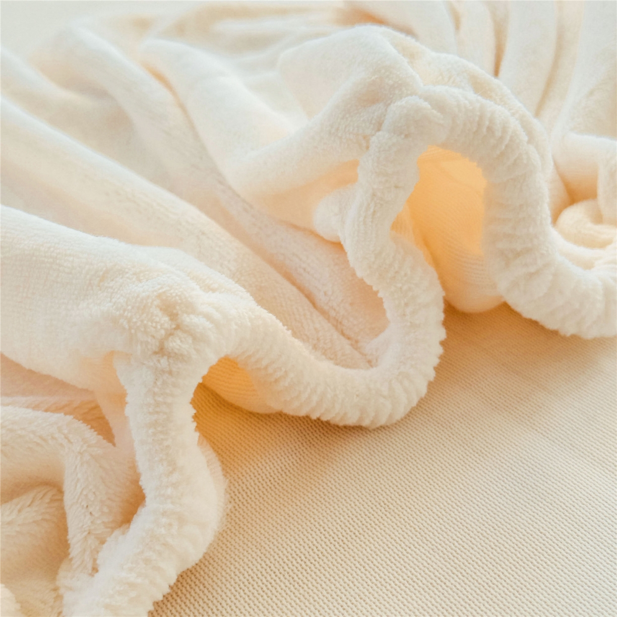 91家纺网 家纺一手货源 找家纺 佳笠家居 2025新款正宗250g全消光牛奶绒床笠 奶昔白