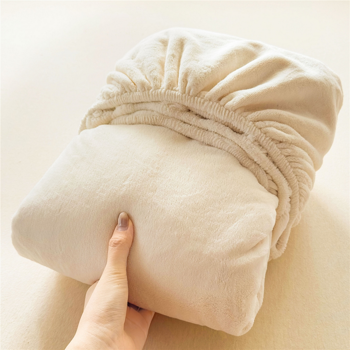 91家纺网 家纺一手货源 找家纺 佳笠家居 2025新款正宗250g全消光牛奶绒床笠 奶昔白