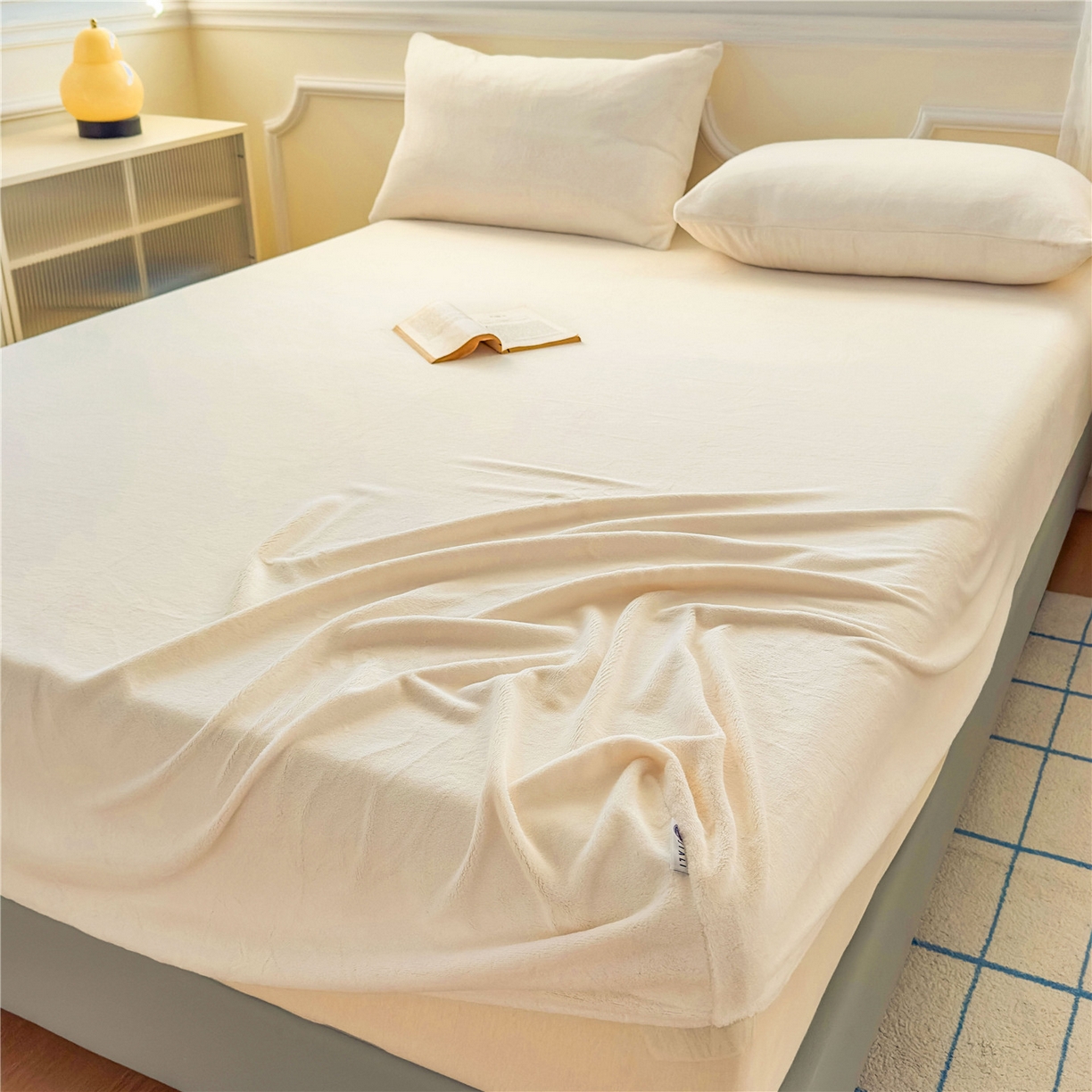 91家纺网 家纺一手货源 找家纺 佳笠家居 2025新款正宗250g全消光牛奶绒床笠 奶昔白