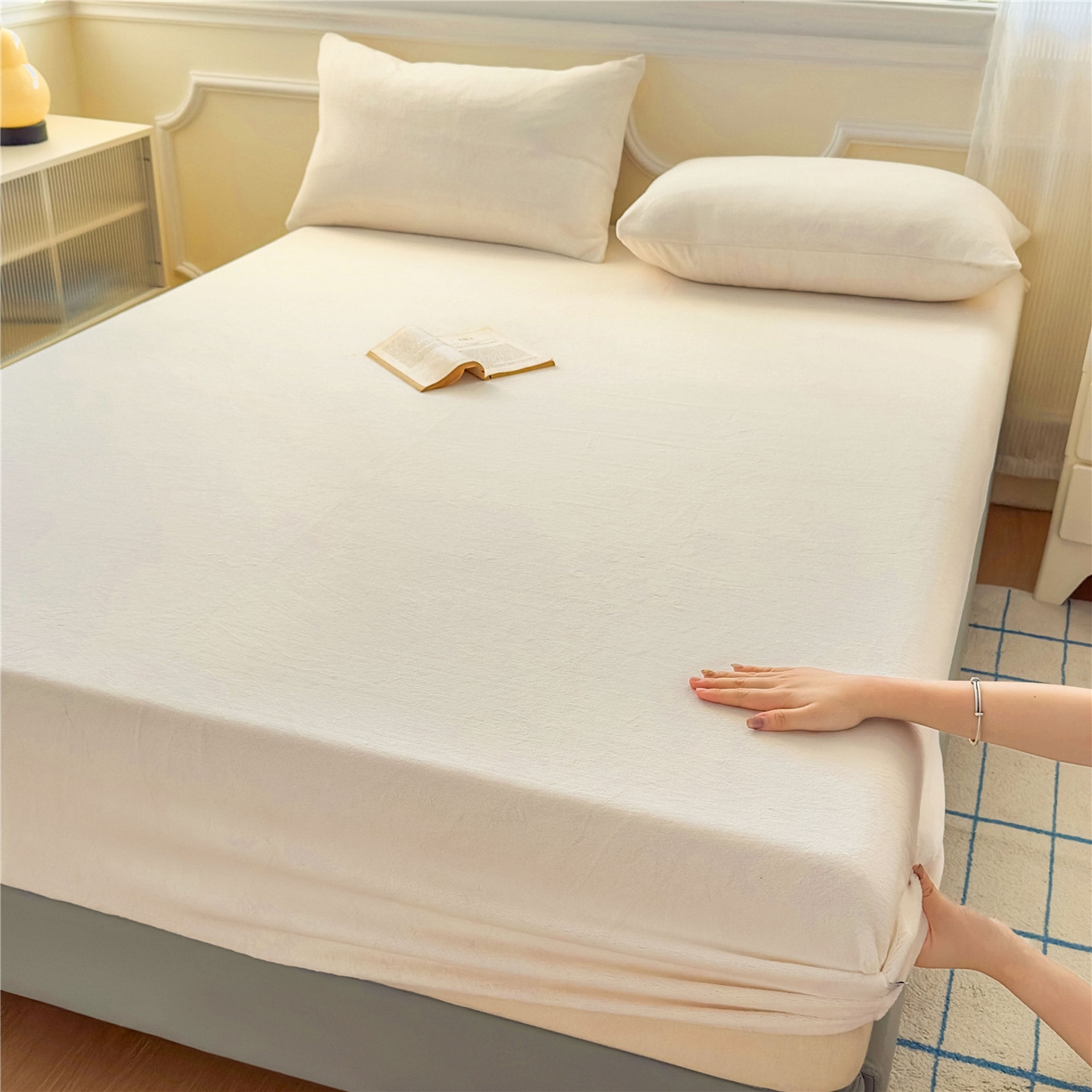 91家纺网 家纺一手货源 找家纺 佳笠家居 2025新款正宗250g全消光牛奶绒床笠 奶昔白