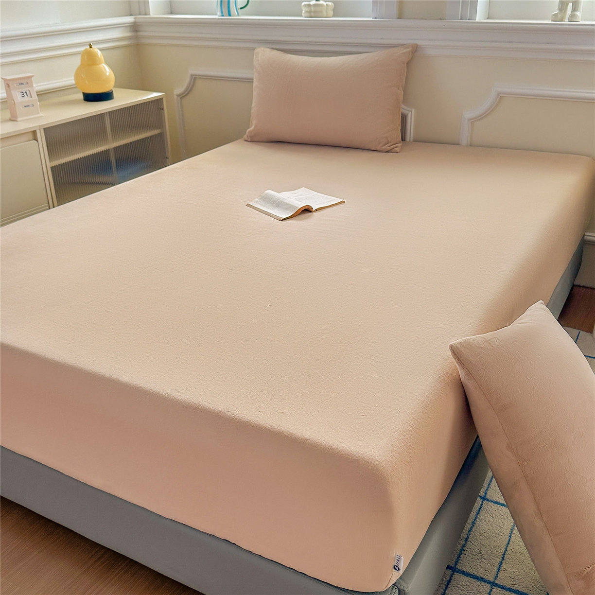 91家纺网 家纺一手货源 找家纺 佳笠家居 2025新款正宗250g全消光牛奶绒床笠 浅驼