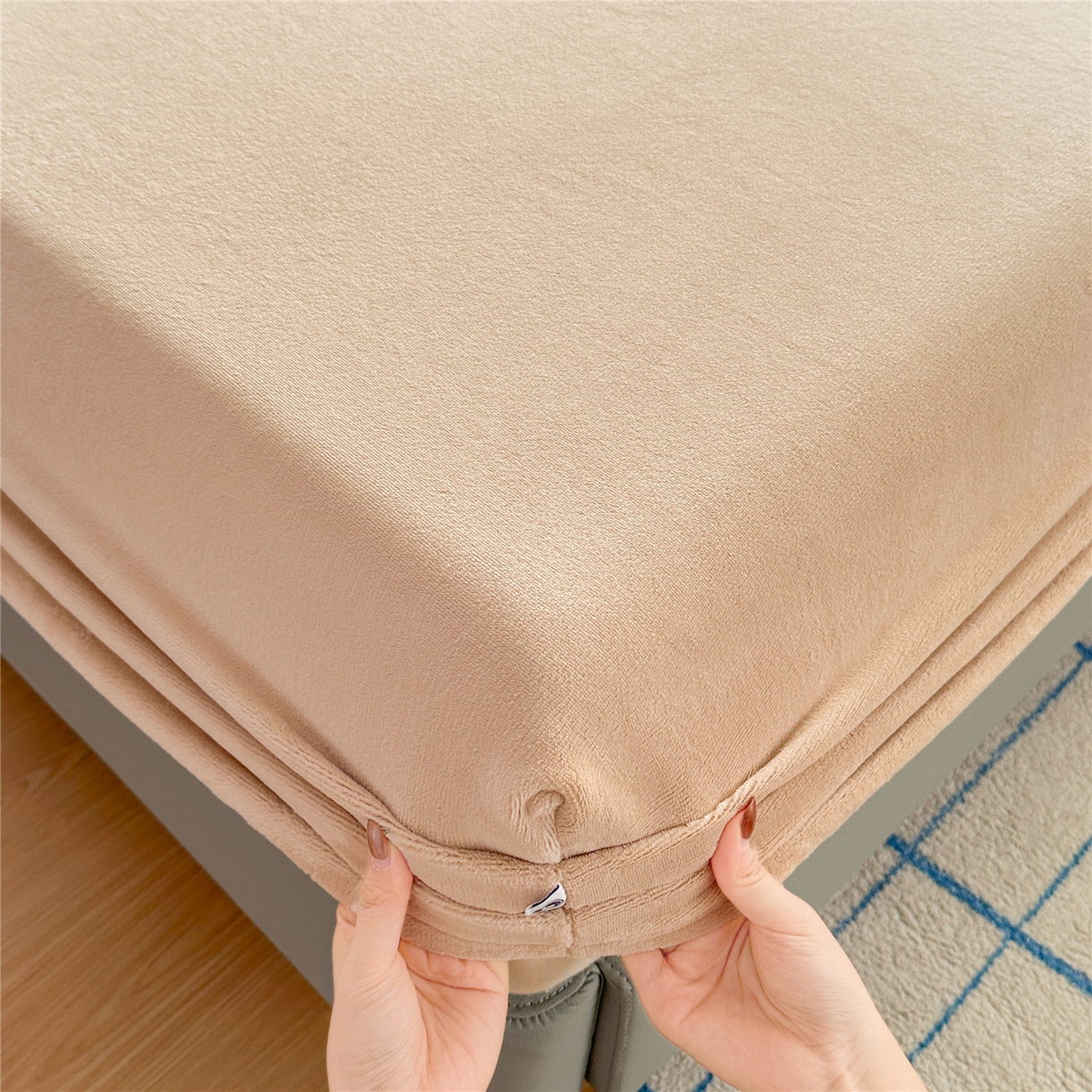 91家纺网 家纺一手货源 找家纺 佳笠家居 2025新款正宗250g全消光牛奶绒床笠 浅驼